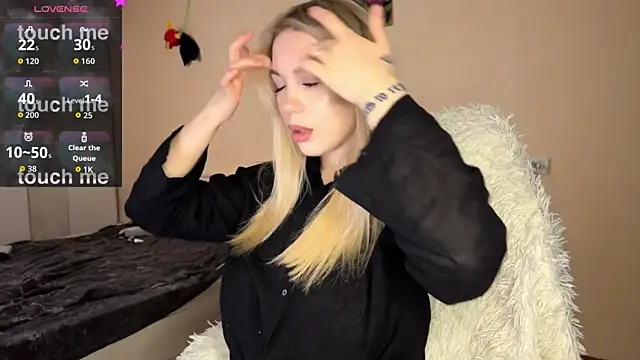 ariashaa online show from October 25, 2:17 pm