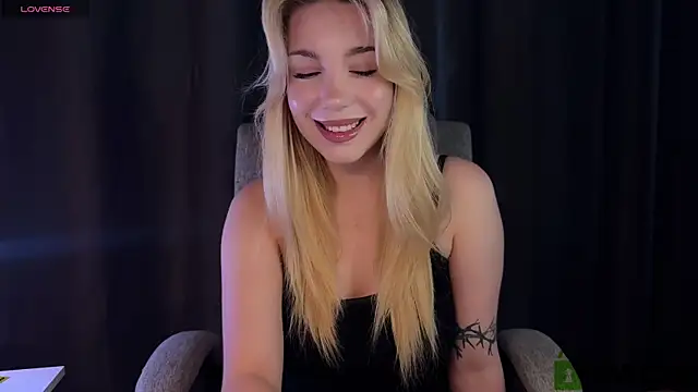 Snapshot of ariashaa chatting on June 22, 2:14 pm ariashaa online show from June 22, 2:14 pm