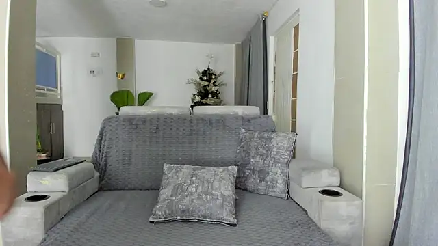 Snapshot of DulceRomance chatting on January 15, 5:55 am DulceRomance online show from January 15, 5:55 am