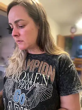 Snapshot of misslulipop chatting on March 8, 11:28 pm misslulipop online show from March 8, 11:28 pm