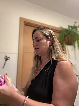 Snapshot of misslulipop chatting on February 26, 11:52 pm misslulipop online show from February 26, 11:52 pm