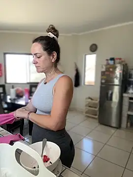 Snapshot of misslulipop chatting on October 31, 6:04 pm misslulipop online show from October 31, 6:04 pm