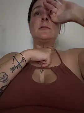 Snapshot of misslulipop chatting on February 23, 1:02 am misslulipop online show from February 23, 1:02 am