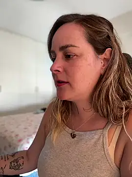 Snapshot of misslulipop chatting on March 17, 7:37 pm misslulipop online show from March 17, 7:37 pm