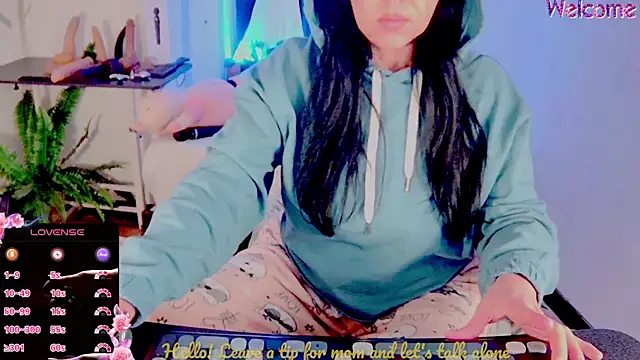 Snapshot of Mommy-pervert chatting on January 5, 10:50 pm Mommy-pervert online show from January 5, 10:50 pm