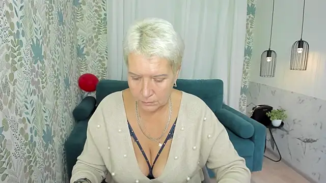Snapshot of KathySunn chatting on October 15, 7:05 am KathySunn online show from October 15, 7:05 am