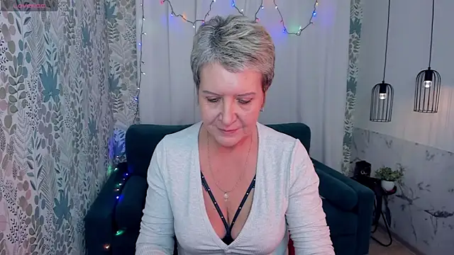 Snapshot of KathySunn chatting on January 3, 7:39 pm KathySunn online show from January 3, 7:39 pm