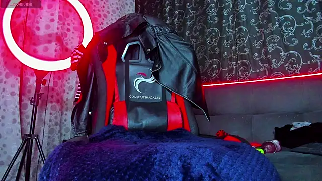 Snapshot of Lightt_Yagami chatting on October 23, 6:45 am Lightt Yagami online show from October 23, 6:45 am