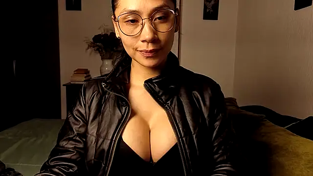 Angela isabella online show from January 11, 1:01 am