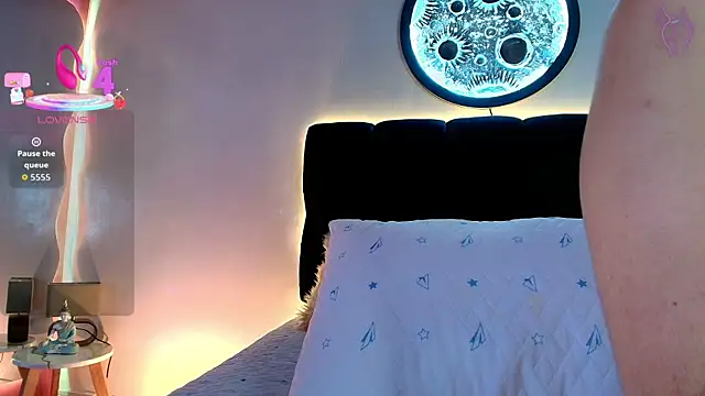 lorrayne  online show from April 24, 12:29 pm