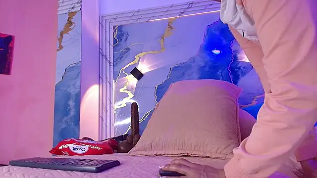 lorrayne  online show from November 4, 12:09 pm