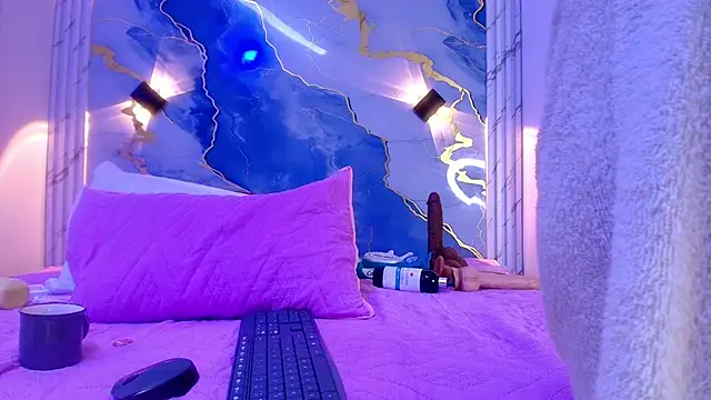 lorrayne  online show from November 28, 12:38 pm