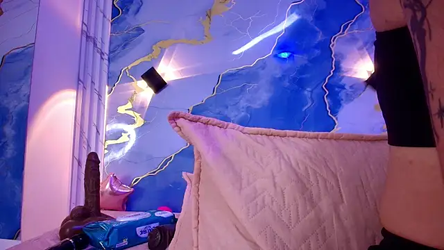 lorrayne  online show from November 13, 12:31 pm