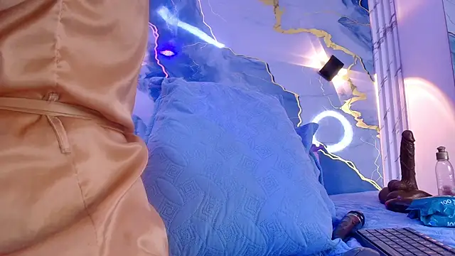 lorrayne  online show from November 18, 12:19 pm