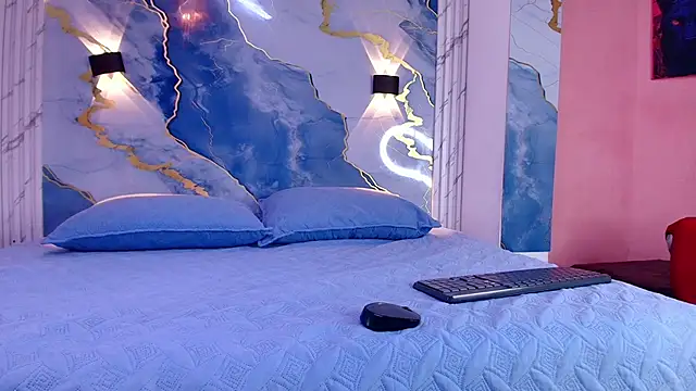 lorrayne  online show from October 22, 12:04 pm