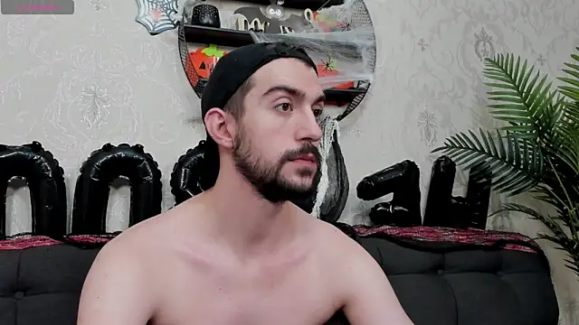 Dylan Best online show from October 31, 1:24 am