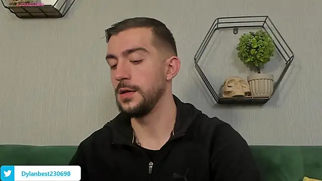 Snapshot of Dylan_Best chatting on October 6, 2:02 am Dylan Best online show from October 6, 2:02 am