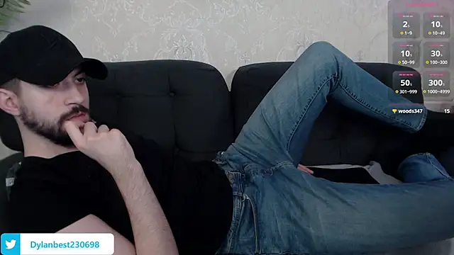 Snapshot of Dylan_Best chatting on February 15, 2:37 am Dylan Best online show from February 15, 2:37 am