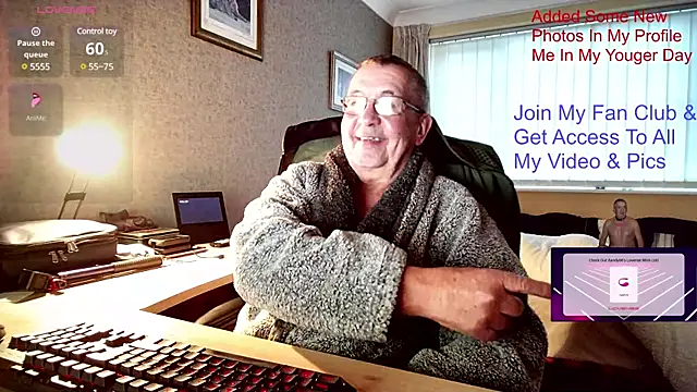 Snapshot of Aandy62 chatting on December 7, 8:05 am Aandy62 online show from December 7, 8:05 am