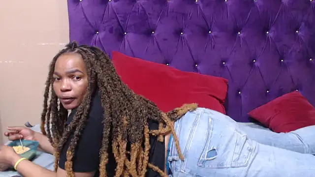 Snapshot of EBONYBUSTYY chatting on November 15, 8:35 pm EBONYBUSTYY online show from November 15, 8:35 pm