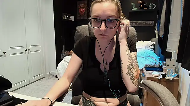 short sweetpea online show from September 22, 6:03 pm