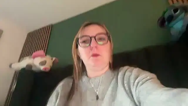 short sweetpea online show from February 8, 2:48 pm