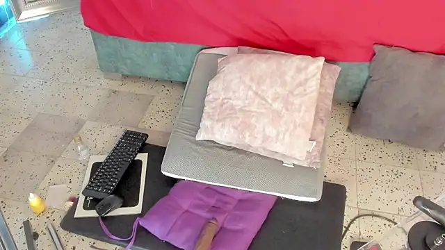 IsiisLovei online show from April 8, 2:40 pm