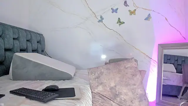 IsiisLovei online show from May 28, 2:34 pm