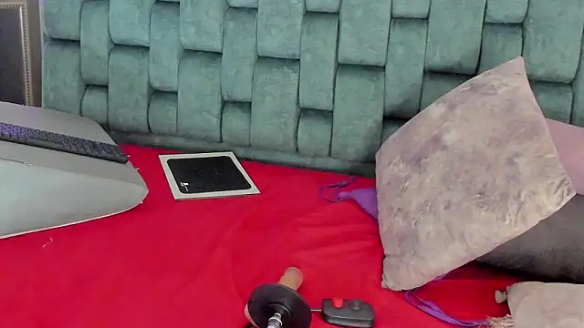 IsiisLovei online show from February 11, 2:50 pm