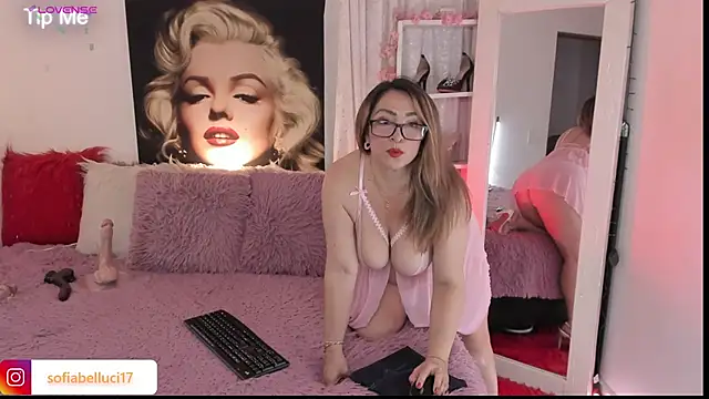 Snapshot of sofiiBell chatting on November 16, 12:59 am sofiiBell online show from November 16, 12:59 am