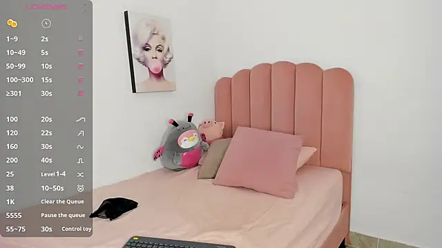 julieth sanz online show from February 24, 11:10 am