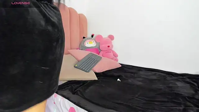 julieth sanz online show from March 6, 2:18 pm