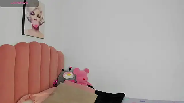 julieth sanz online show from March 7, 8:34 am