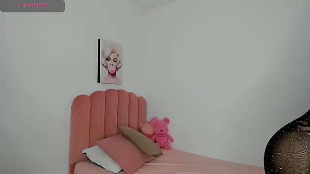 julieth sanz online show from March 22, 9:34 am