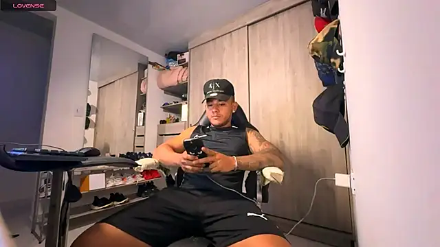 Snapshot of jordylatin20 chatting on November 8, 1:42 am jordylatin20 online show from November 8, 1:42 am