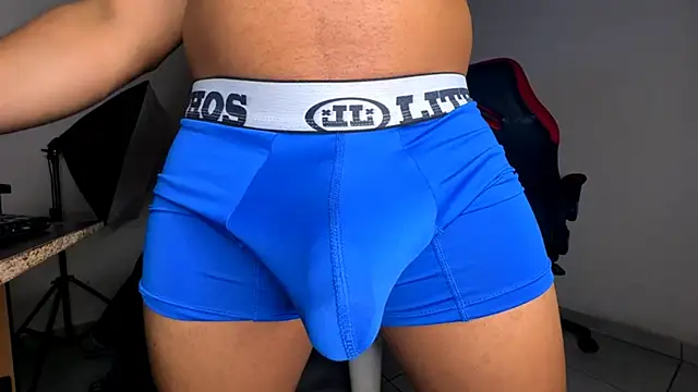 Snapshot of jordylatin20 chatting on November 18, 11:15 pm jordylatin20 online show from November 18, 11:15 pm