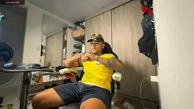 Snapshot of jordylatin20 chatting on November 9, 12:03 am jordylatin20 online show from November 9, 12:03 am