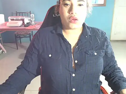 Hilarybunnyy online show from May 13, 4:58 pm