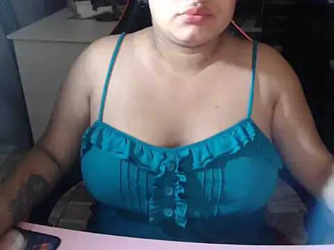 Hilarybunnyy online show from December 2, 3:52 am