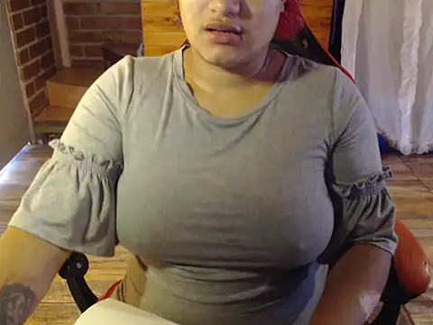 Snapshot of Hilarybunnyy chatting on April 2, 5:30 pm Hilarybunnyy online show from April 2, 5:30 pm