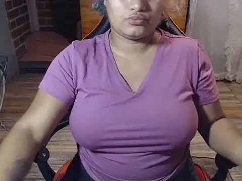 Snapshot of Hilarybunnyy chatting on March 31, 1:07 am Hilarybunnyy online show from March 31, 1:07 am