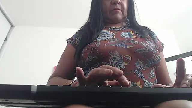 Snapshot of katiehotx chatting on June 10, 1:18 am katiehotx online show from June 10, 1:18 am