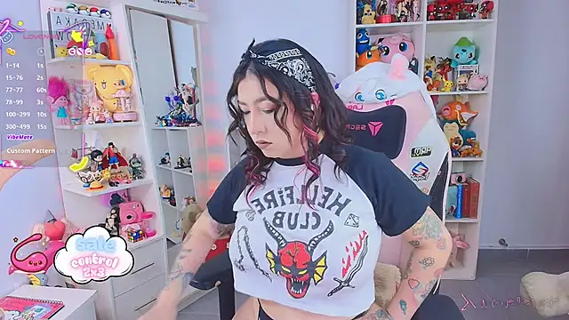 Snapshot of meda_kawaii_ chatting on November 27, 1:11 pm meda kawaii online show from November 27, 1:11 pm