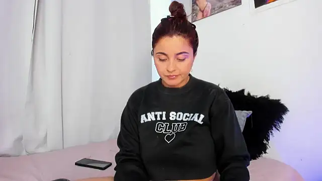 Sarah Jhonson online show from February 5, 9:32 pm