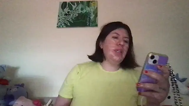 Snapshot of HYPHYtype chatting on June 10, 11:17 pm HYPHYtype online show from June 10, 11:17 pm