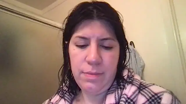 Snapshot of HYPHYtype chatting on November 23, 3:27 am HYPHYtype online show from November 23, 3:27 am