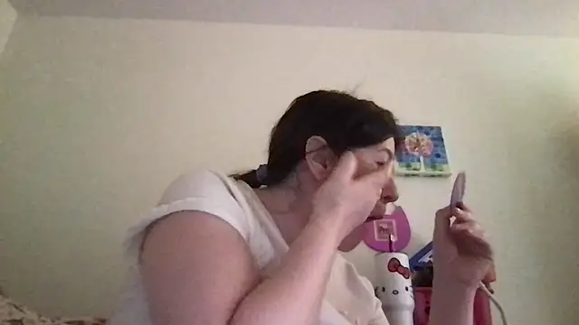 Snapshot of HYPHYtype chatting on October 26, 10:43 pm HYPHYtype online show from October 26, 10:43 pm