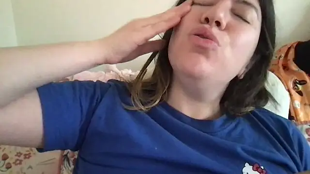 Snapshot of HYPHYtype chatting on October 15, 7:44 pm HYPHYtype online show from October 15, 7:44 pm