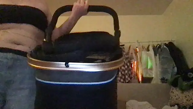 Snapshot of HYPHYtype chatting on October 3, 7:21 am HYPHYtype online show from October 3, 7:21 am