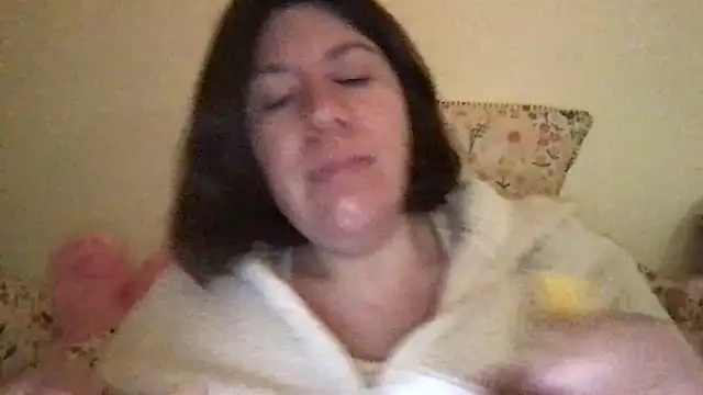 Snapshot of HYPHYtype chatting on December 18, 8:52 am HYPHYtype online show from December 18, 8:52 am